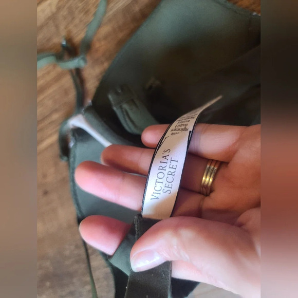 Victoria's Secret Green Tee Shirt Bra - Picture 7 of 9